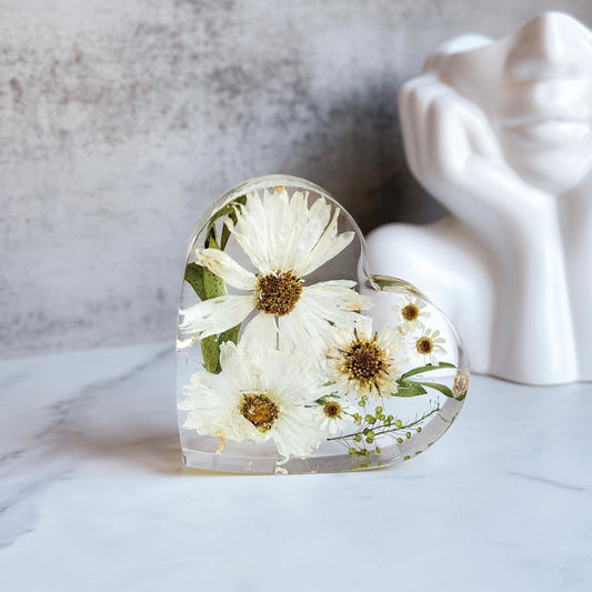 Minimalist Interiors with Preserved Flowers: Less Is More
