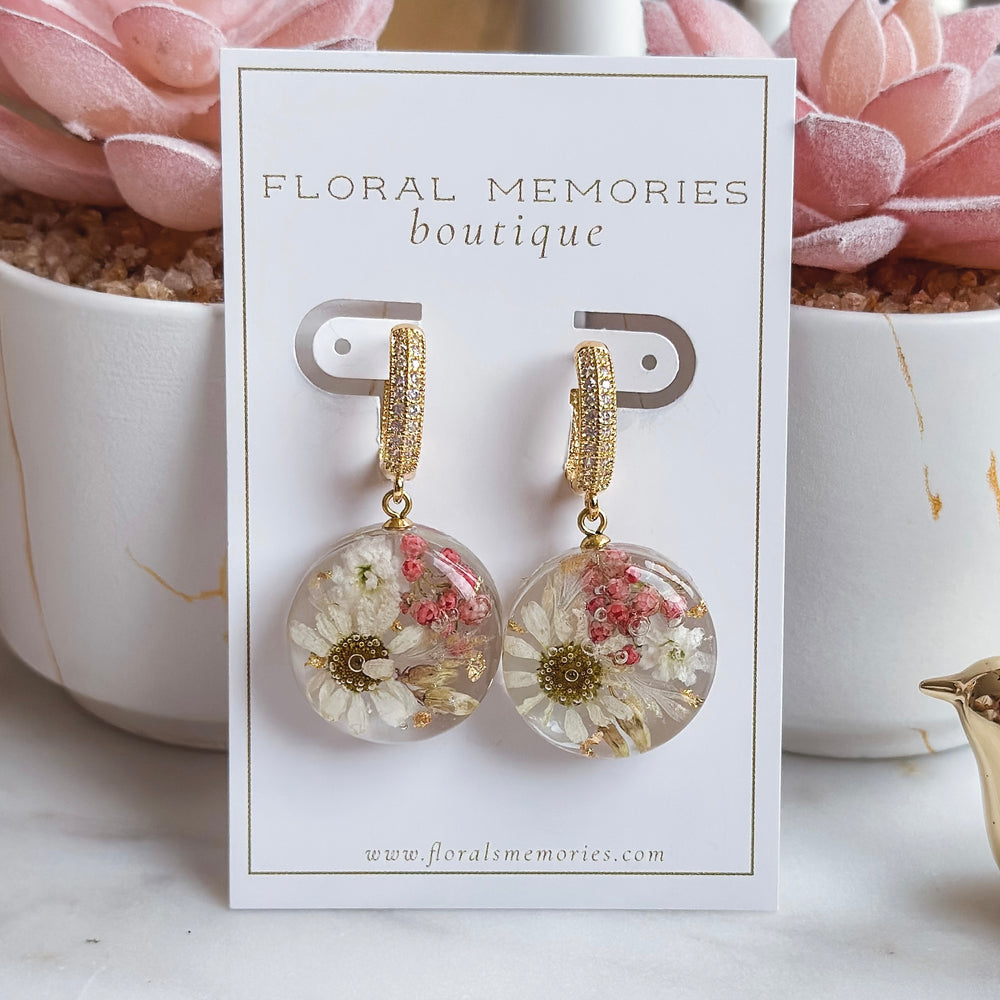 Resin flower preservation jewelry keepsake