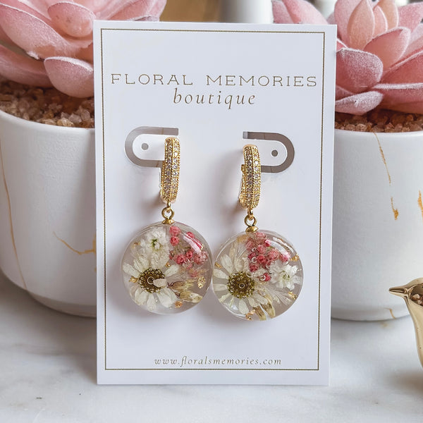Resin flower preservation jewelry keepsake